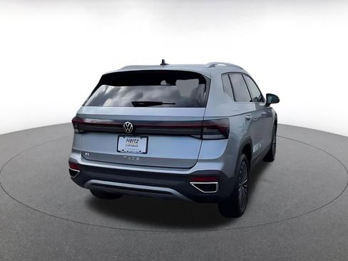 Used 2025 Volkswagen Taos SE image 13