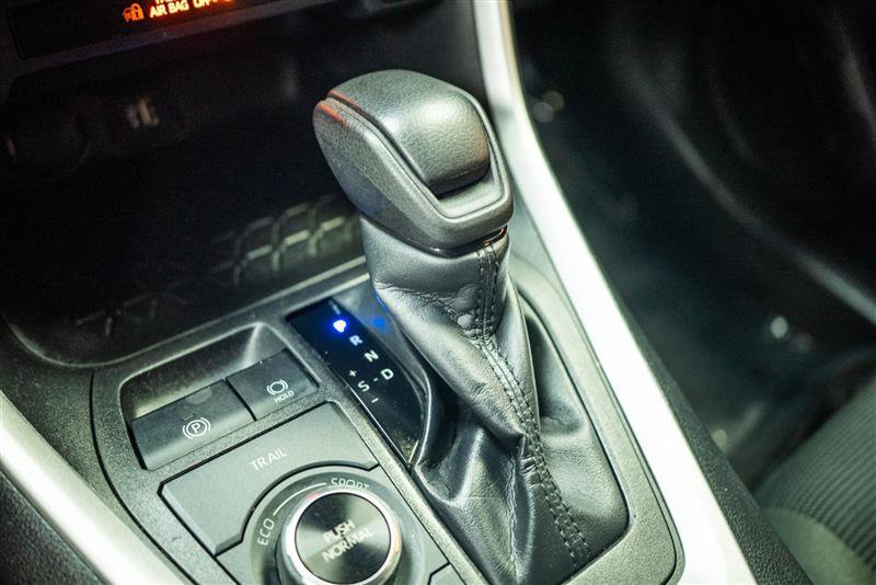 Used 2023 Toyota RAV4 LE AWD/4WD image 19