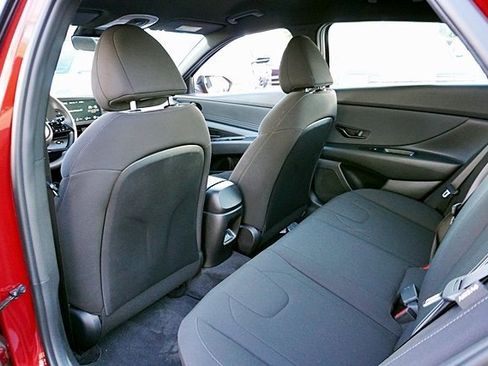 Used 2025 Hyundai Elantra Sport image 16