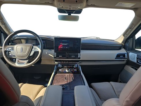 Used 2023 Lincoln Navigator L Reserve AWD/4WD image 9