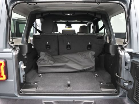 Used 2025 Jeep Wrangler Unlimited Sahara AWD/4WD image 26