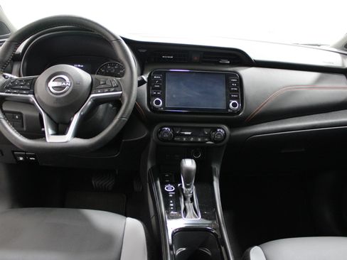 Used 2023 Nissan Kicks SR w/ SR Premium Package FWD image 2