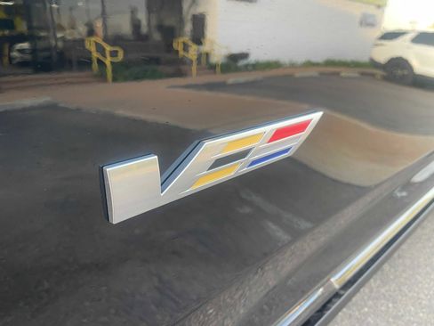 Used 2025 Cadillac Escalade ESV V image 9