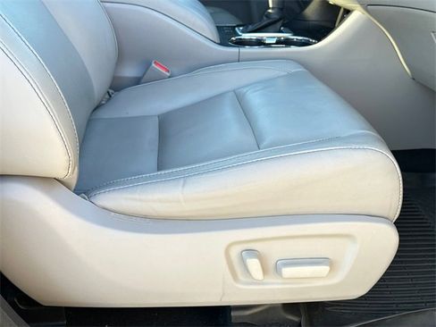 Used 2017 Toyota Highlander XLE image 9