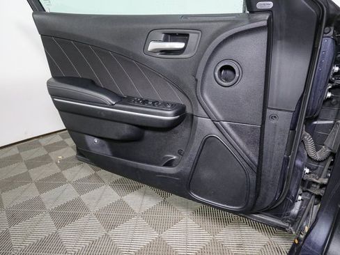 Used 2017 Dodge Charger SXT image 35