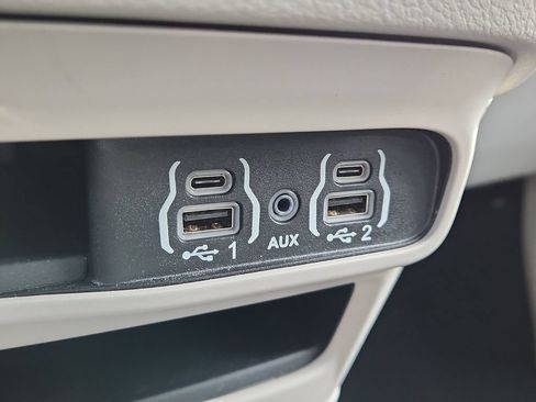 Used 2024 Chrysler Pacifica Touring-L FWD image 24