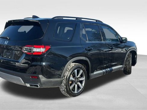 Certified 2024 Honda Pilot Touring image 7