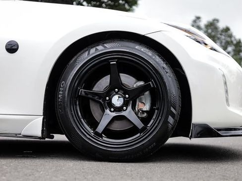 Used 2016 Nissan 370Z Touring RWD image 17