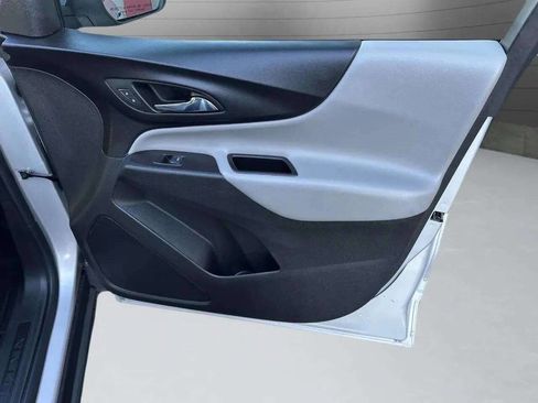 Used 2022 Chevrolet Equinox LT w/ Driver Convenience Package FWD image 21