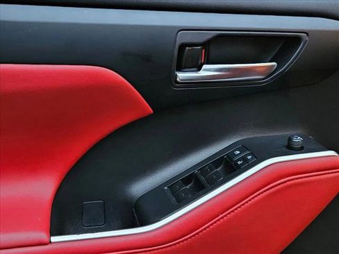 Used 2021 Toyota Highlander XSE image 10