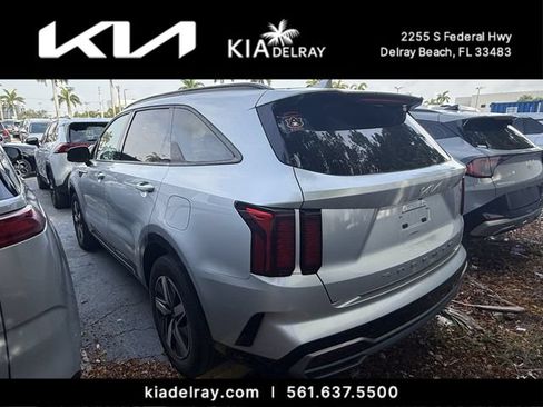 Certified 2022 Kia Sorento EX w/ Panoramic Sunroof Package FWD image 8