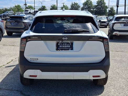 Certified 2025 Nissan Kicks SV w/ Charging Package FWD image 6