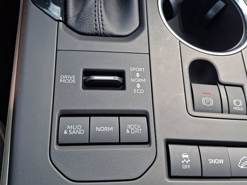 Used 2021 Toyota Highlander L AWD/4WD image 35