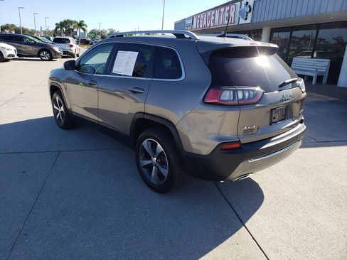 Used 2019 Jeep Cherokee Limited w/ Technology Group image 4