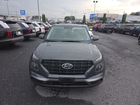 Certified 2023 Hyundai Venue SE FWD image 2
