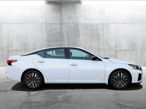 New 2025 Nissan Altima 2.5 SV image 29