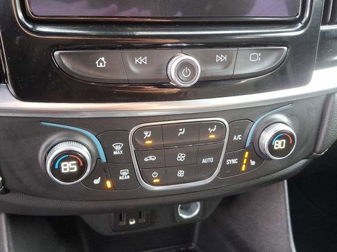 Used 2023 Chevrolet Traverse LT image 15