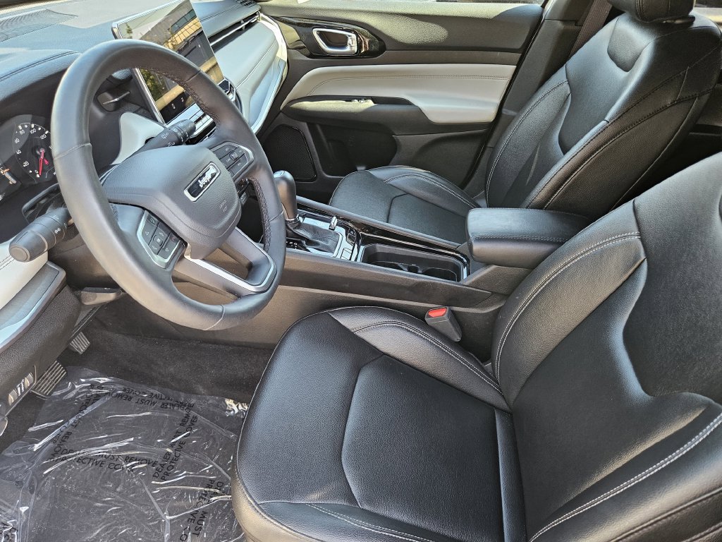 Used 2025 Jeep Compass Limited AWD/4WD image 15