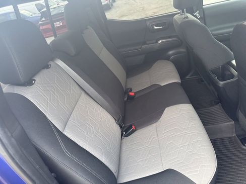 Used 2022 Toyota Tacoma TRD Sport w/ Technology Package image 39