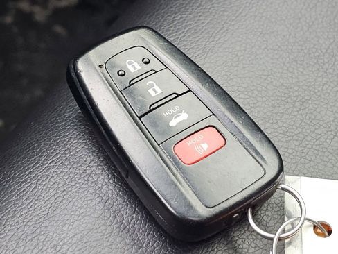 Used 2020 Toyota Corolla XSE image 33