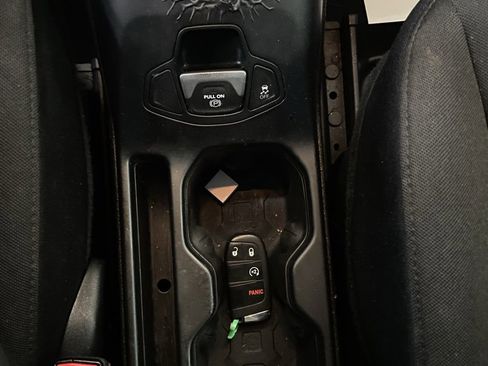 Used 2020 Jeep Renegade Sport image 27