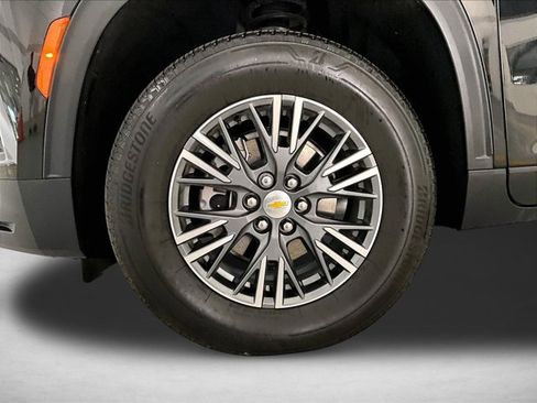 Used 2025 Chevrolet Traverse LT FWD image 10