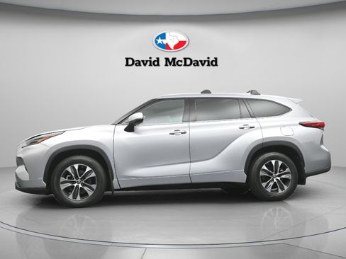 Used 2021 Toyota Highlander XLE FWD image 29