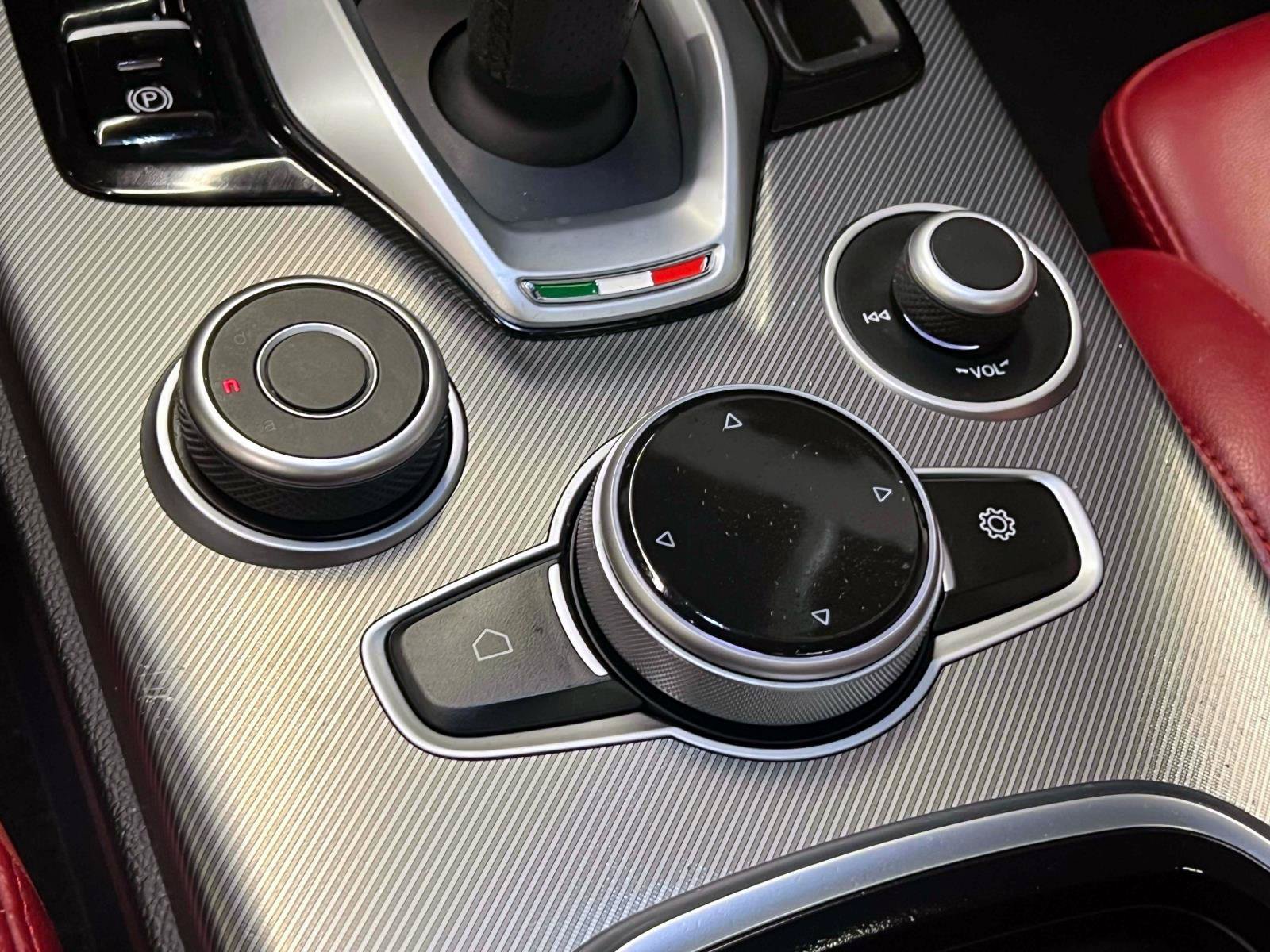 Used 2023 Alfa Romeo Stelvio Veloce AWD/4WD image 27