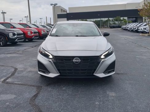 Used 2024 Nissan Altima 2.5 SV FWD image 3