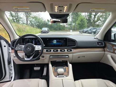 Used 2023 Mercedes-Benz GLS 450 4MATIC image 10