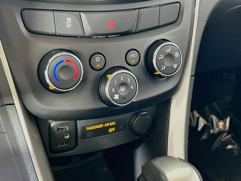 Used 2021 Chevrolet Trax LT w/ LT Convenience Package AWD/4WD image 15