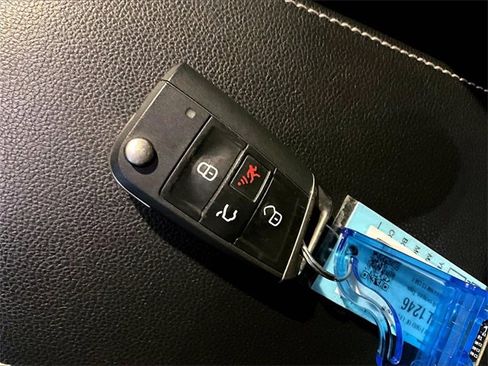 Used 2022 Volkswagen Tiguan S image 11