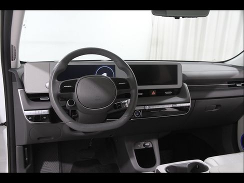 Certified 2024 Hyundai Ioniq 5 Limited AWD/4WD image 7
