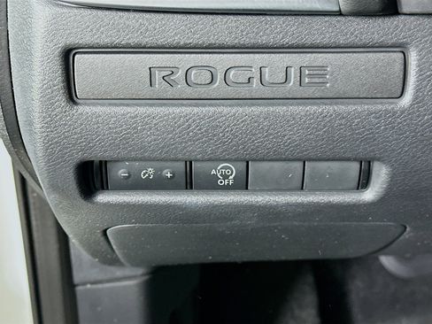 Used 2023 Nissan Rogue S image 17