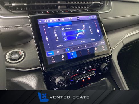 Used 2023 Jeep Grand Cherokee L Limited w/ Luxury Tech Group II image 7