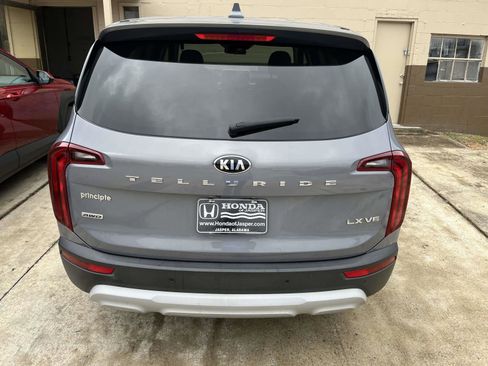 Used 2020 Kia Telluride LX AWD/4WD image 3