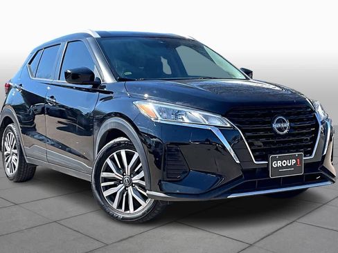 Used 2024 Nissan Kicks SV image 3