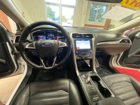 Used 2017 Ford Fusion Energi SE FWD image 25