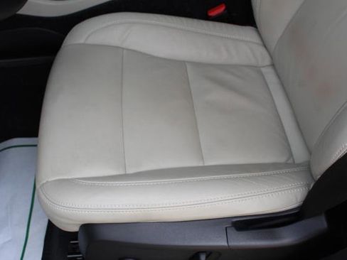 Used 2022 Volvo XC40 T5 Momentum image 14