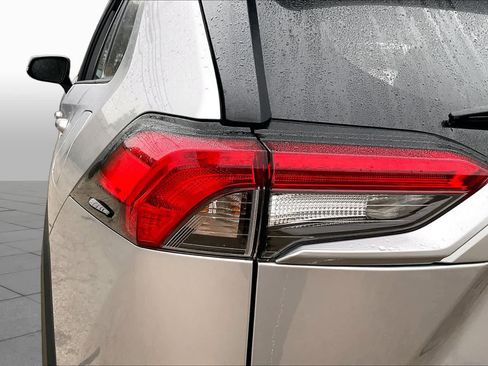 Used 2025 Toyota RAV4 XLE FWD image 28