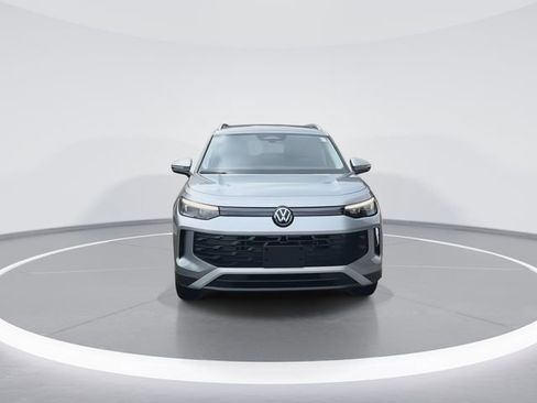 New 2025 Volkswagen Tiguan SE image 3
