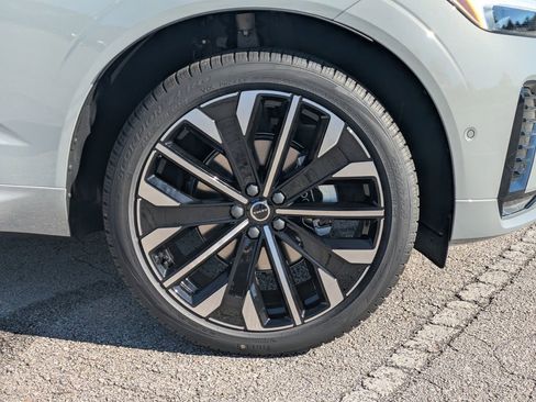New 2026 Volvo XC60 B5 Ultra w/ Protection Package Premier AWD/4WD image 11