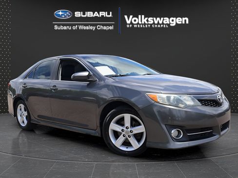 Used 2012 Toyota Camry SE FWD image 1