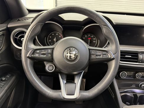 Used 2022 Alfa Romeo Stelvio Ti w/ Active Assist Plus Package AWD/4WD image 10
