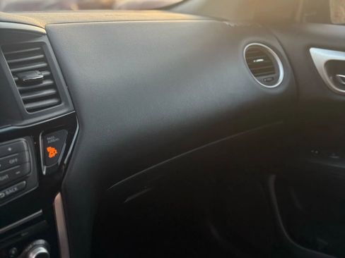 Used 2013 Nissan Pathfinder SV image 30