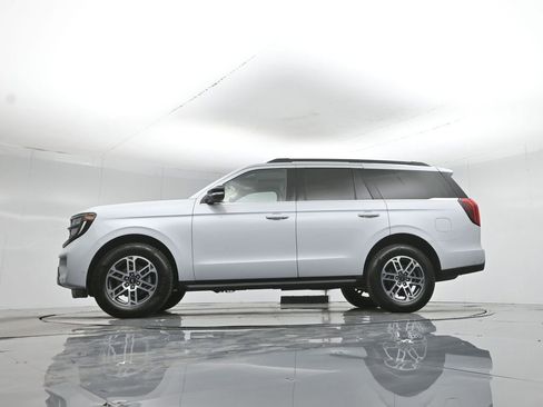 Used 2025 Ford Expedition Active RWD image 53