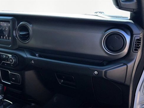 Used 2022 Jeep Gladiator Sport image 17