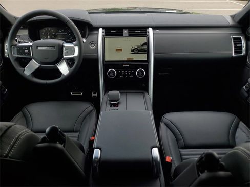 New 2025 Land Rover Discovery Dynamic SE image 31