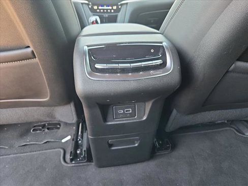 Used 2025 Cadillac XT6 Luxury FWD image 15