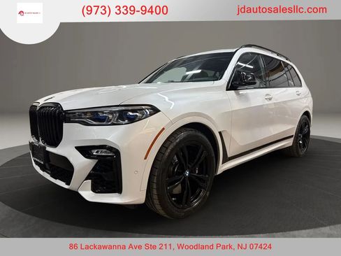 Used 2021 BMW X7 M50i AWD/4WD image 1